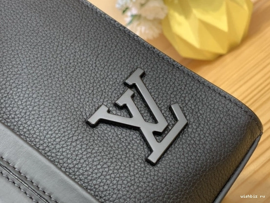 WIS VUITTON Aerogram LOUIS Tote  0306